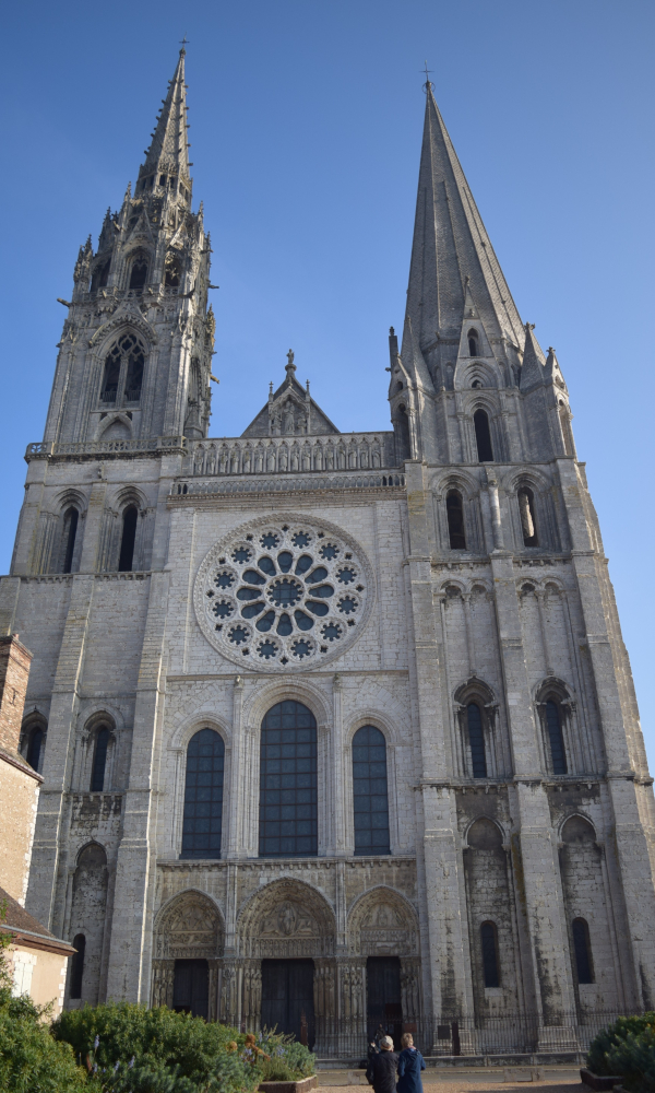 De westgevel van de kathedraa van Chartres
